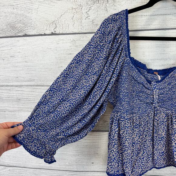 Free People Women's Blue Brittnee Print Smocked Back Peplum Top Size XL - Picture 2 of 8